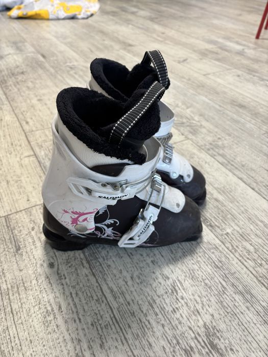Продам лыжные ботинки детские