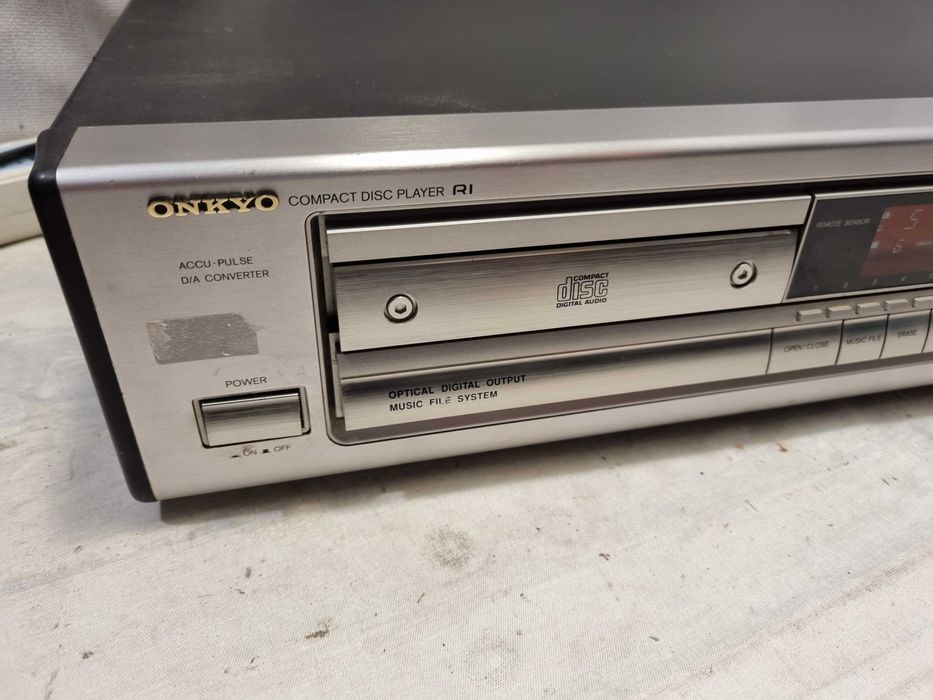 Onkyo DX-6830 1 bit