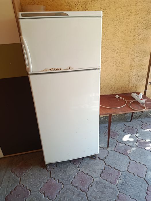 Продам холодильник на запчасти