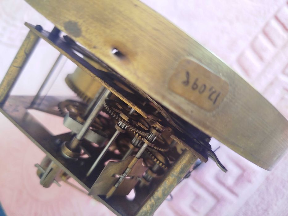 Стар стенен английски часовник