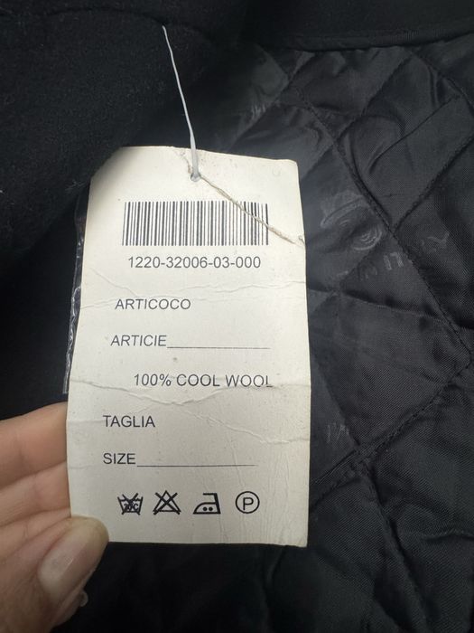 Черное пальто из шерсти