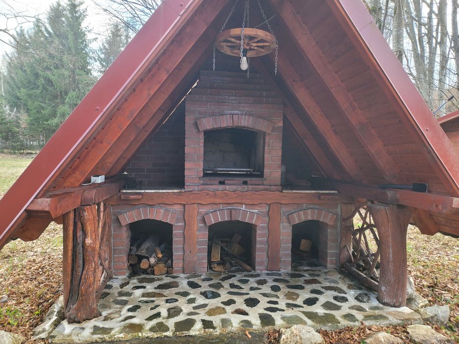 Vând super cabană intravilan cu curte de 3.000 mp, locație superbă pe Valea Avrigului, jud.Sibiu. Bretele acces  autostradă Sibiu-Făgăraș la 10 km