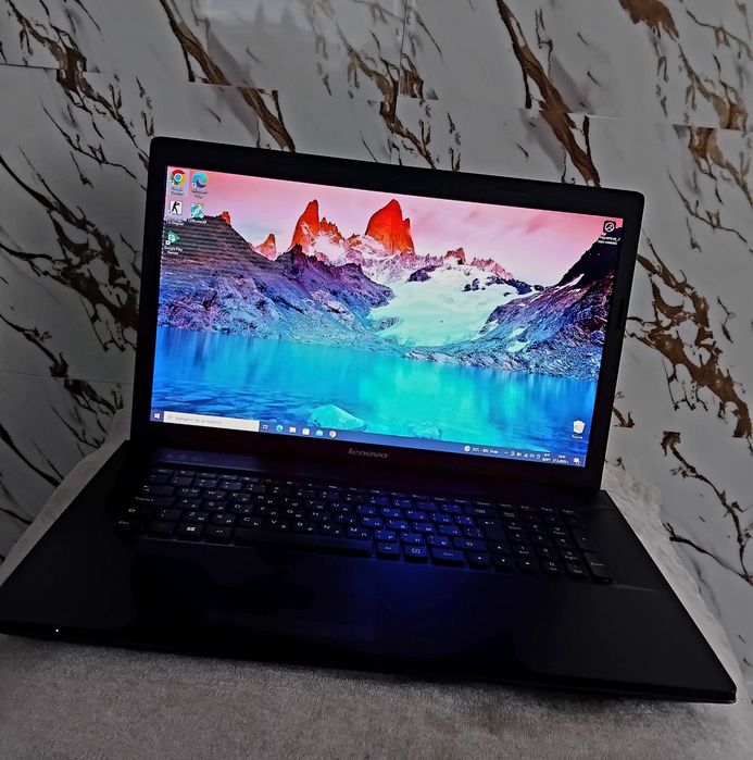 Продавам Lenovo G700 17.3" – 8GB RAM, Windows 10, много запазен