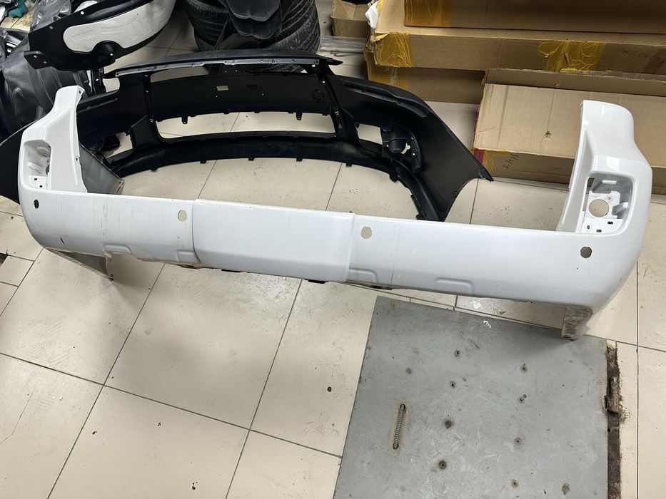 Задний бампер БУ Оригинал на 570 до рест