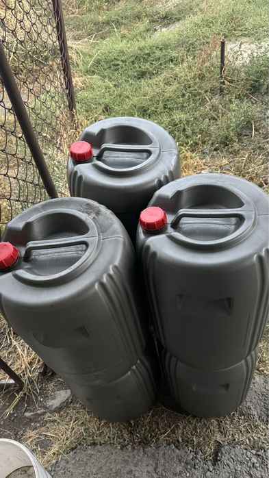 Продам Бочки пластиковые,  50 литровые