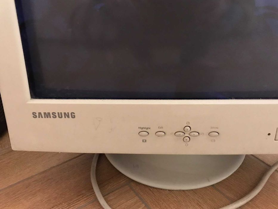 Монитор Samsung SyncMaster 957 DF