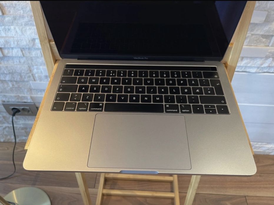 Macbook pro touchbar defect