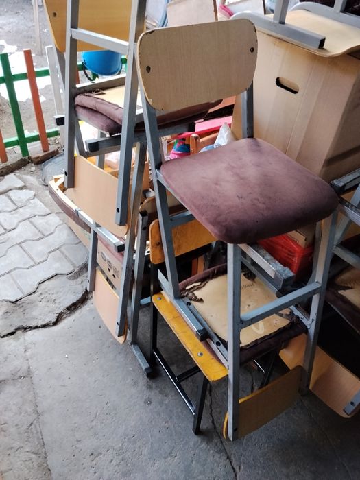 Металлические школьные стулья