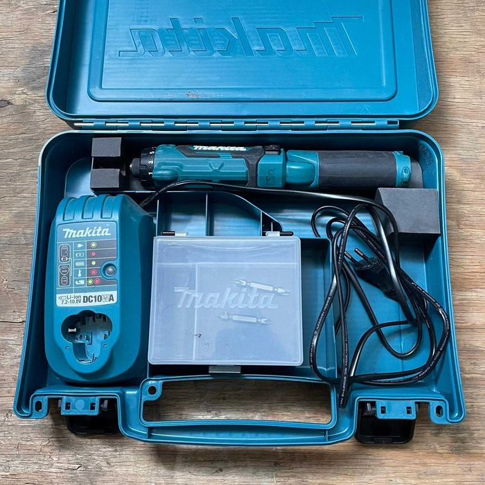 Șurubelniță electrică Makita DF012DSE 7,2V