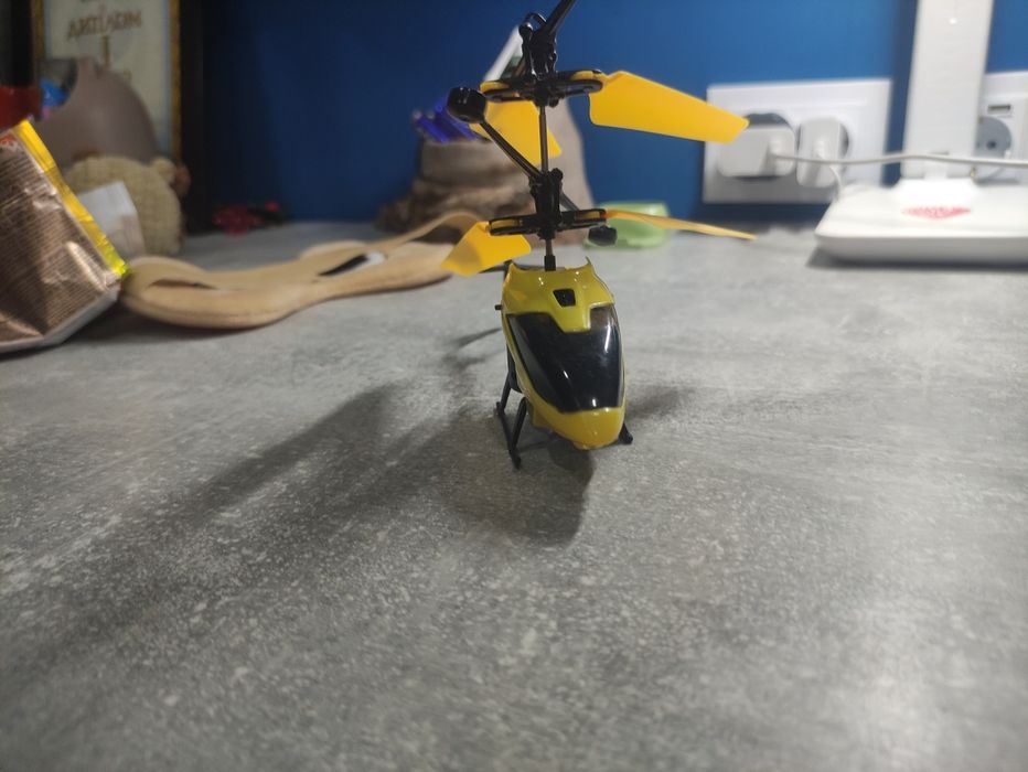 Вертолётик (он работает без пульта)