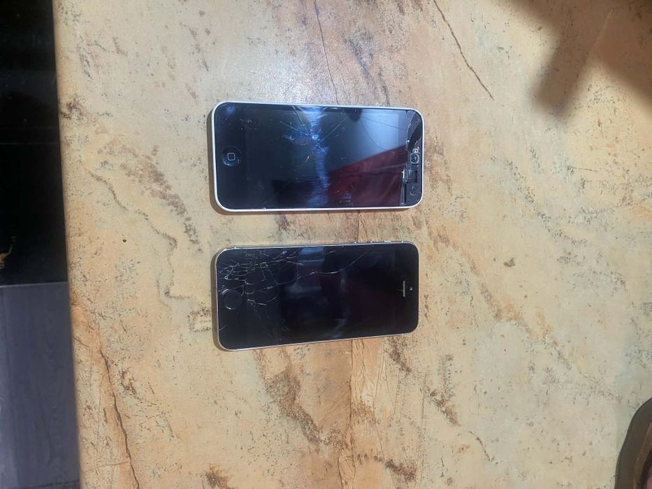 Vând 2 Telefoane IPhone