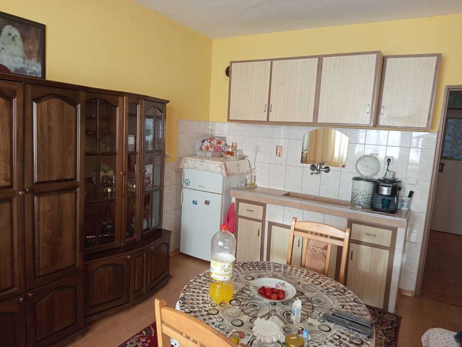 3ст+б,83кв.м.,ет.6,ПВЦ,ремонтирана баня,кв.Изток