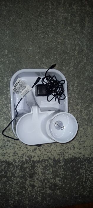 Fântână pentru pisici