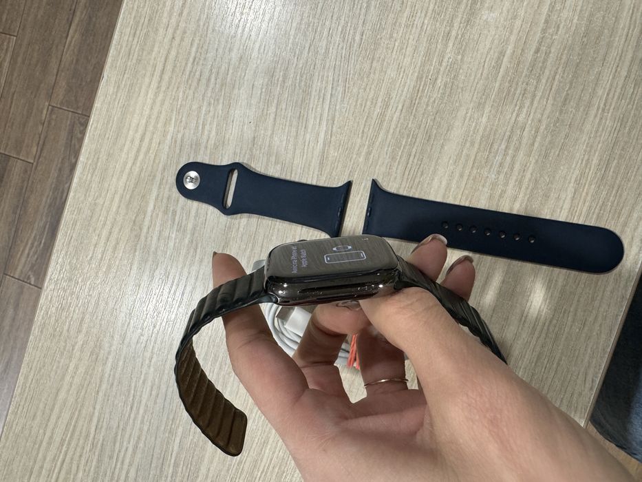 APPLE Watch Series 7, GPS + Cellular, 45mm Midnight Aluminium Case!