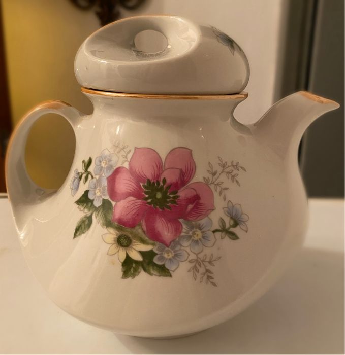Чайник фарфоровый