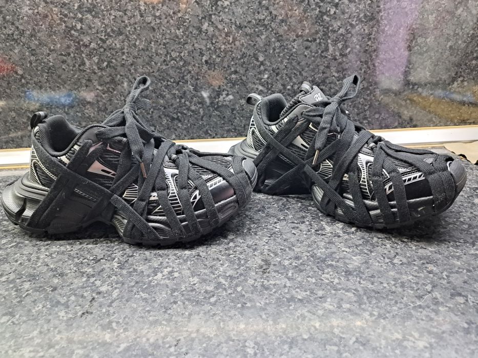 Продавам мъжки чисто нови маратонки  оригинални закупени от Германия.