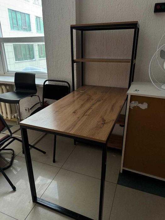 Компьютерный стол с полками в стиле лофт