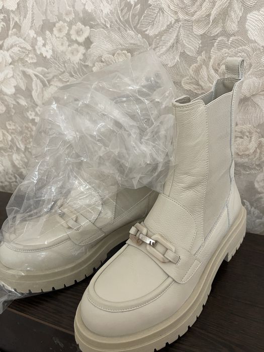 Продаю обувь челси.