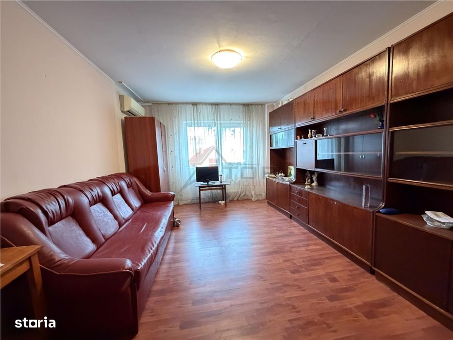 Apartament 2 camere, etajul 3, decomandat- Nicolina — fotografia 1