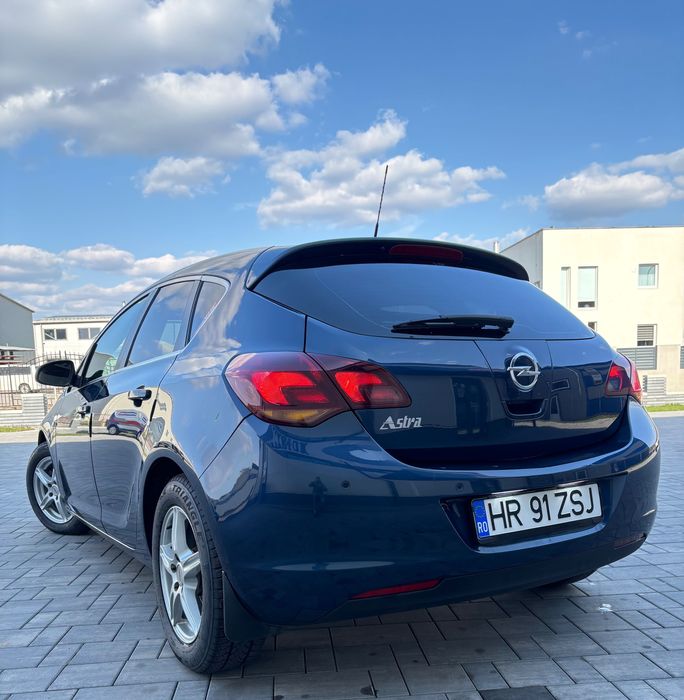 Opel Astra J 1.6 benzin!