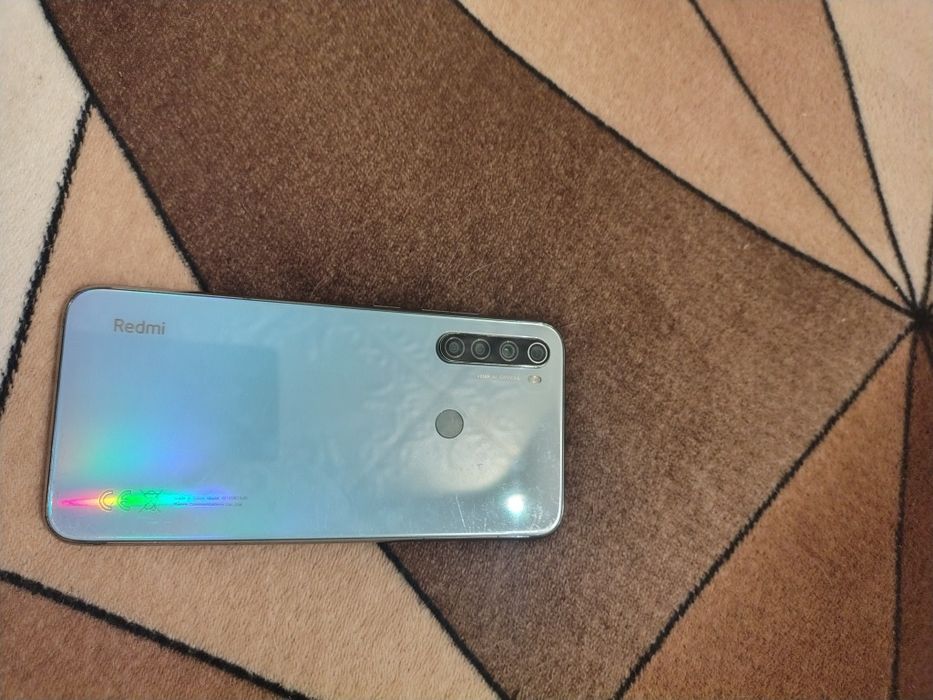 Telefon redmi note 8 stare bună doar că are mici defecte pe colțuri