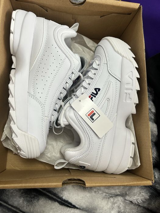 Vand adidasi FILA dama noi