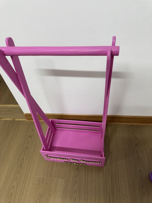 Детская стойка для одежды