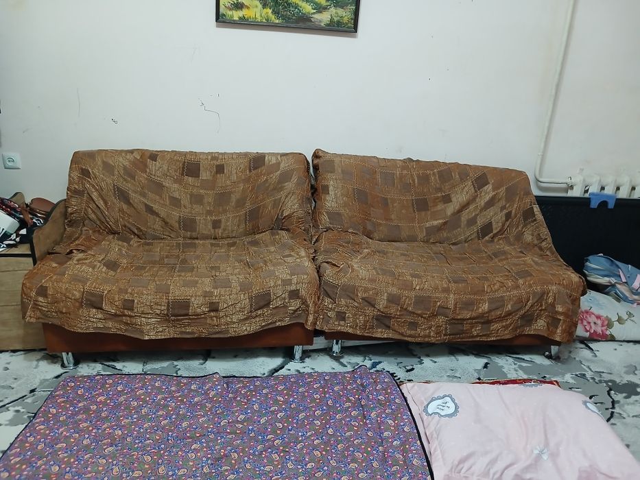 Отдам даром диван.