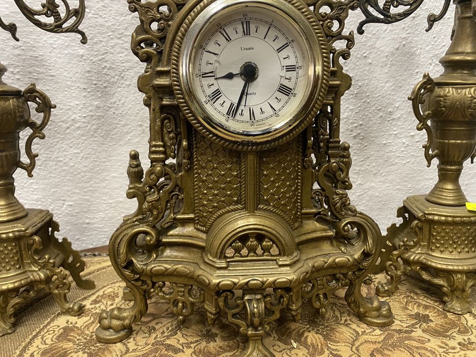 Френски каминен часовник от масивен месинг със свещници