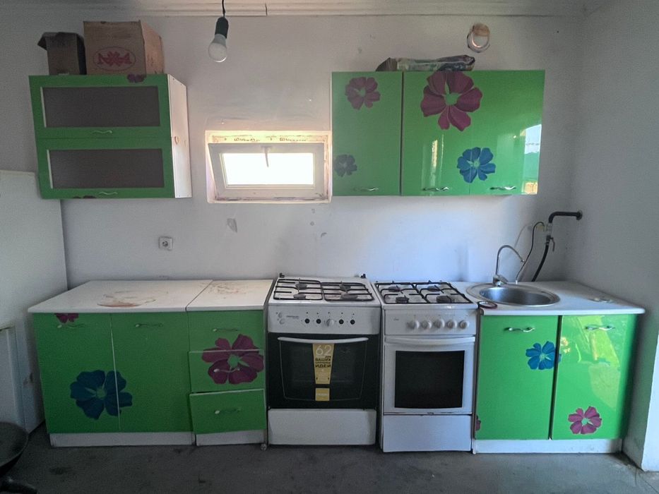 Кухонный гарнитур и газ плиты