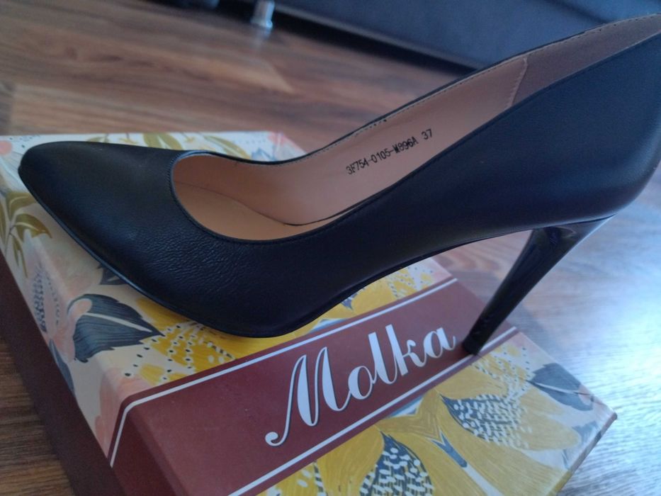 Кожаные черные туфли