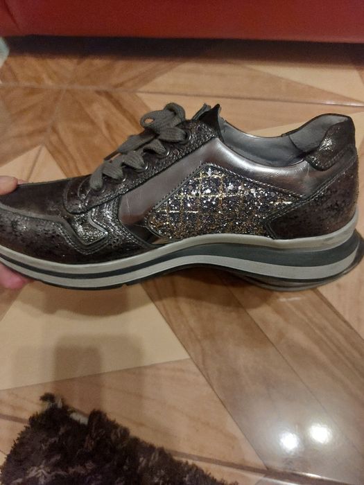 Adidasi fete  NERO GIARDINI!