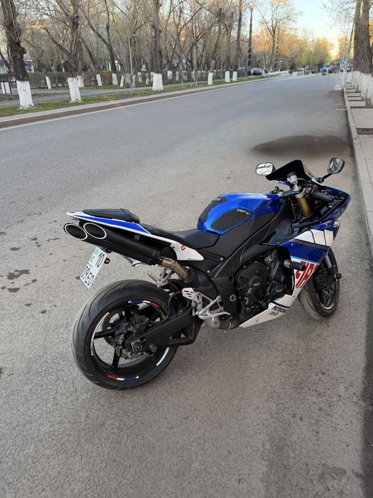 Yamaha R1 2010 линза