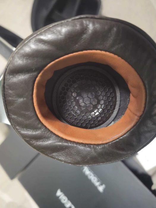 Casti Focal Elegia + Sheep Skin Pads