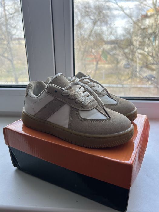 Продам кеды для девочки