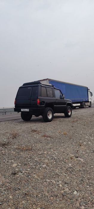 Автомобиль исузу труппер