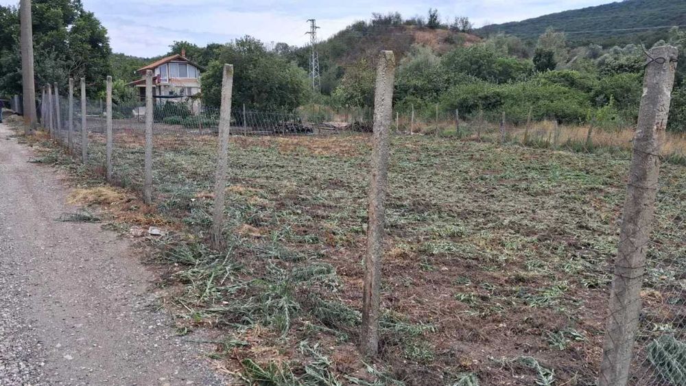 Равен парцел 600 кв.м във в.з. с. Припек – 15 мин. от Варна, с ток и вода до имота
