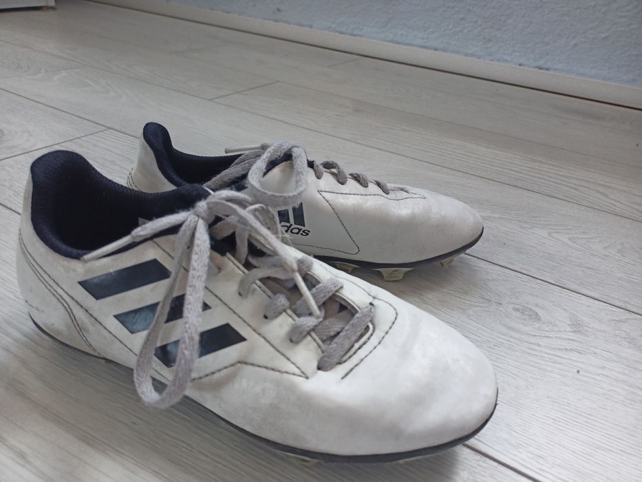 Бутони(Калеври):Адидас-34-ти номер