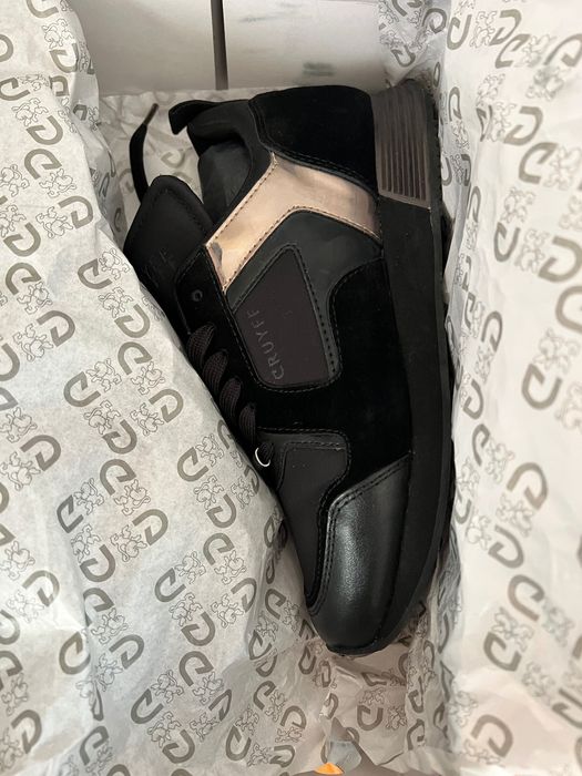 ДАМСКИ МАРАТОНКИ CRUYFF.Обувките са много запазени.
Обувани са 1път.