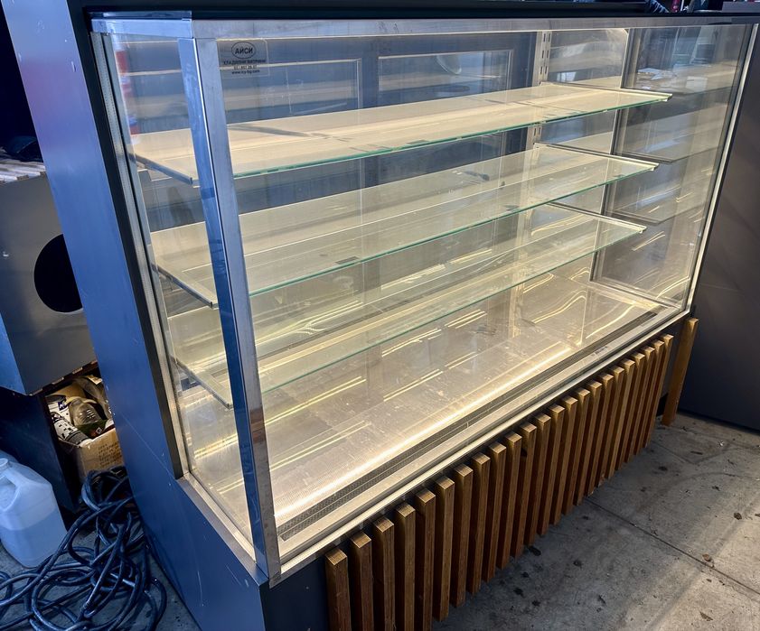 Витрина сладкарска