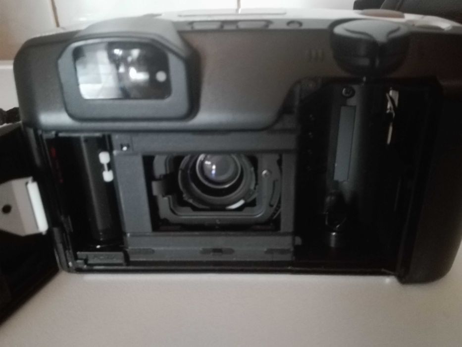 Старо радио GRUNDIG и фотоапарат PENTAX .