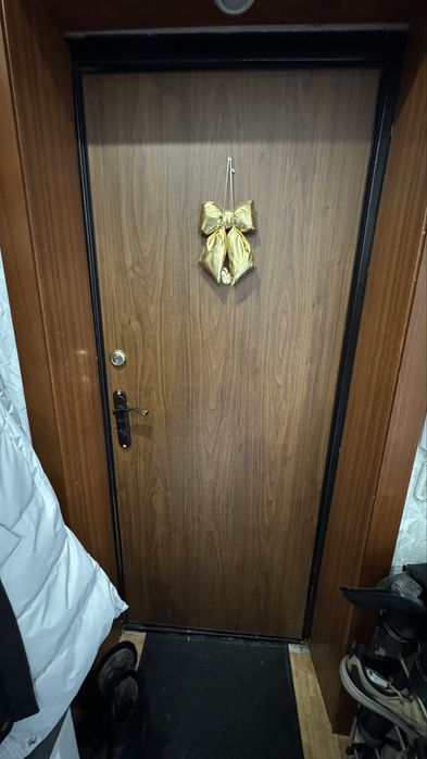 Продам входную дверь б/у 200*82*7