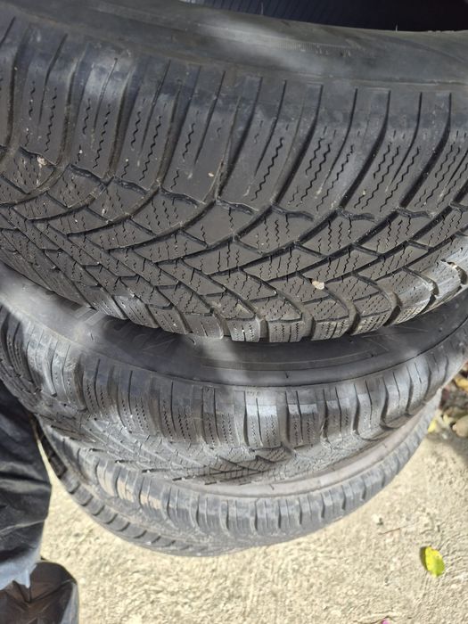 Anvelope de iarna  Bridgestone Blizzak Lm005
Dimensiuni: 205/60/R16
Pret 200 de lei