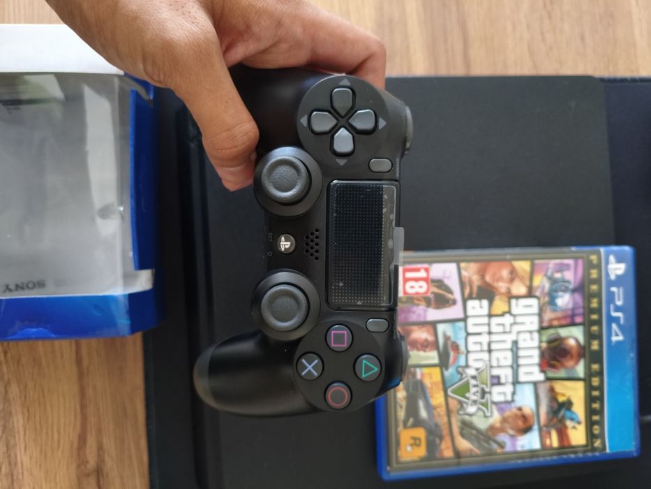 Продам PS4 Slim 500 ГБ