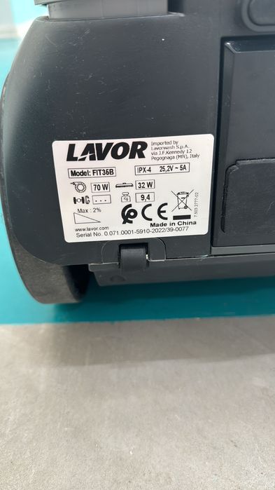 Vând mașină de spălat frecat uscat pardoseli super pret!!