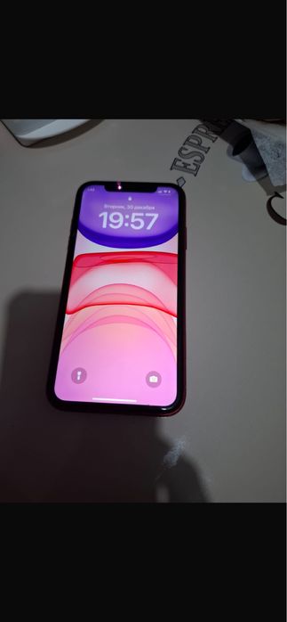 Продам айфон 11 красный