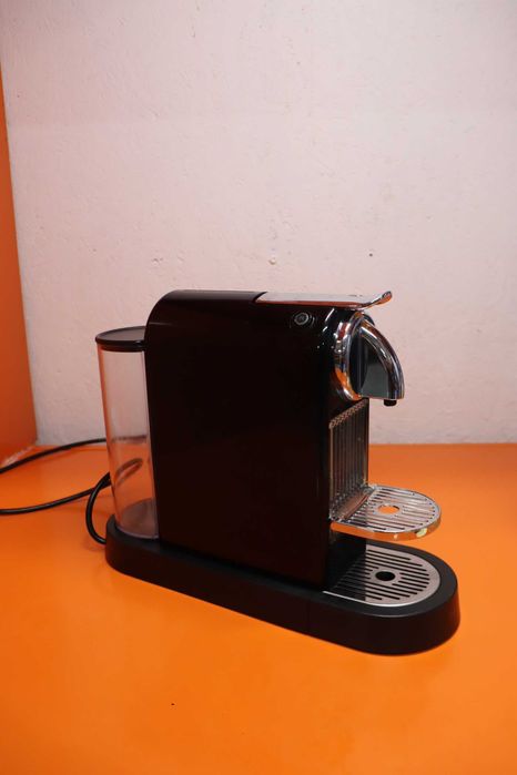 Кафемашина с капсули NESPRESSO Citiz Черна