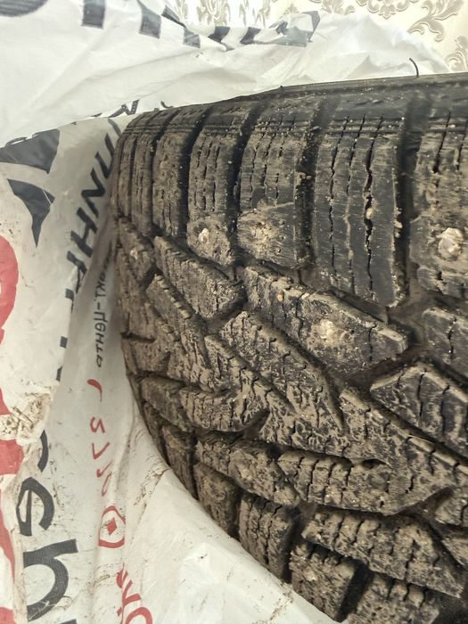 Зимние шины 215/60R16