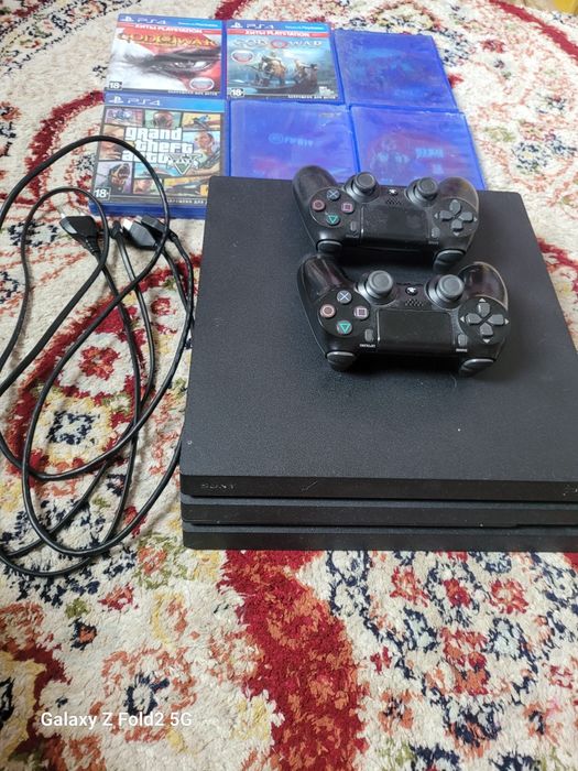 PS4 Pro 1TB +много игр