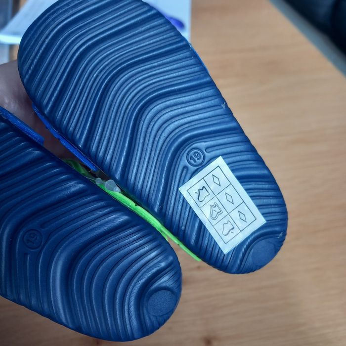 Нови сандали н.19-20